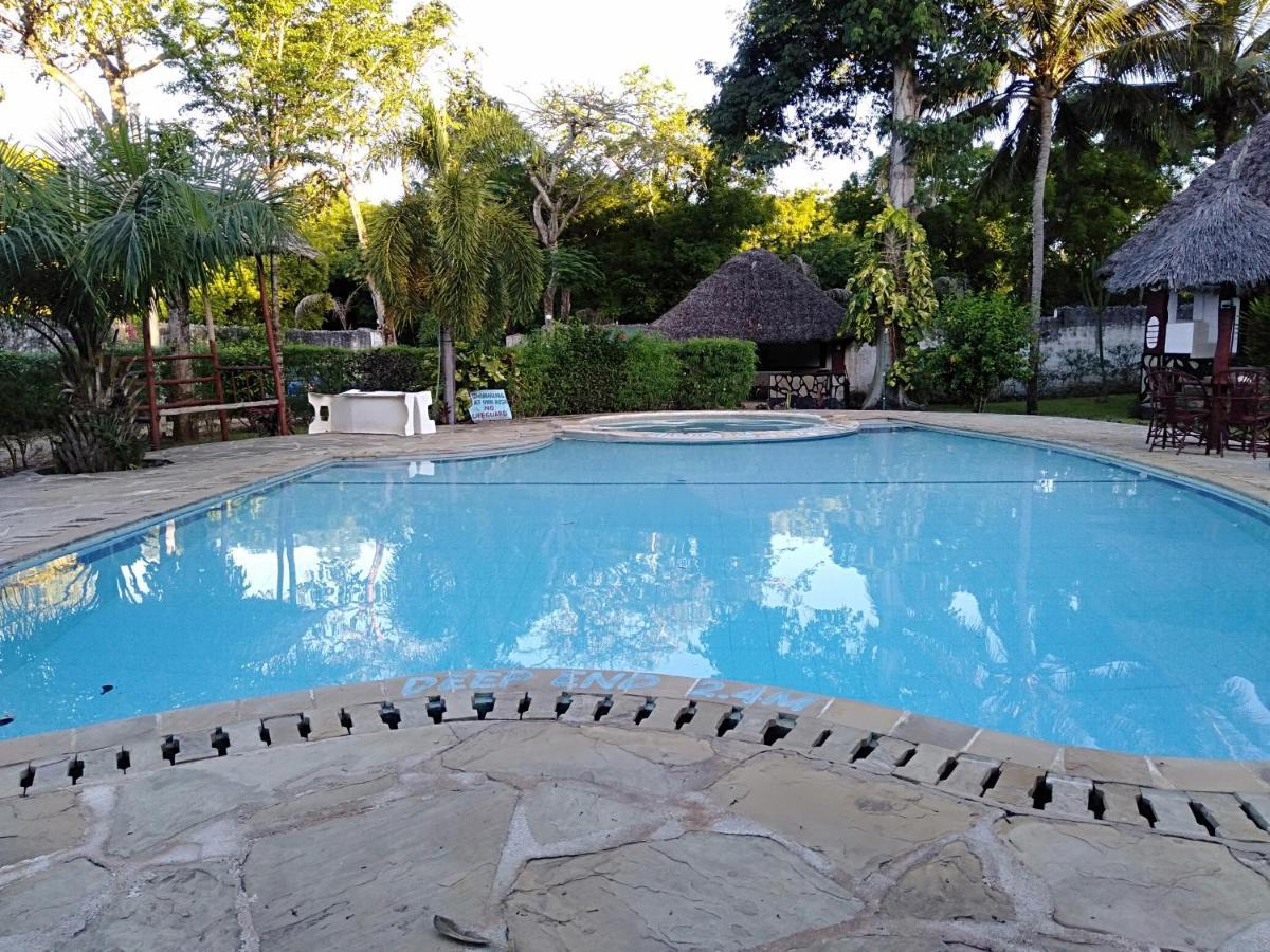 Oasis Diani Beach Villas Esterno foto
