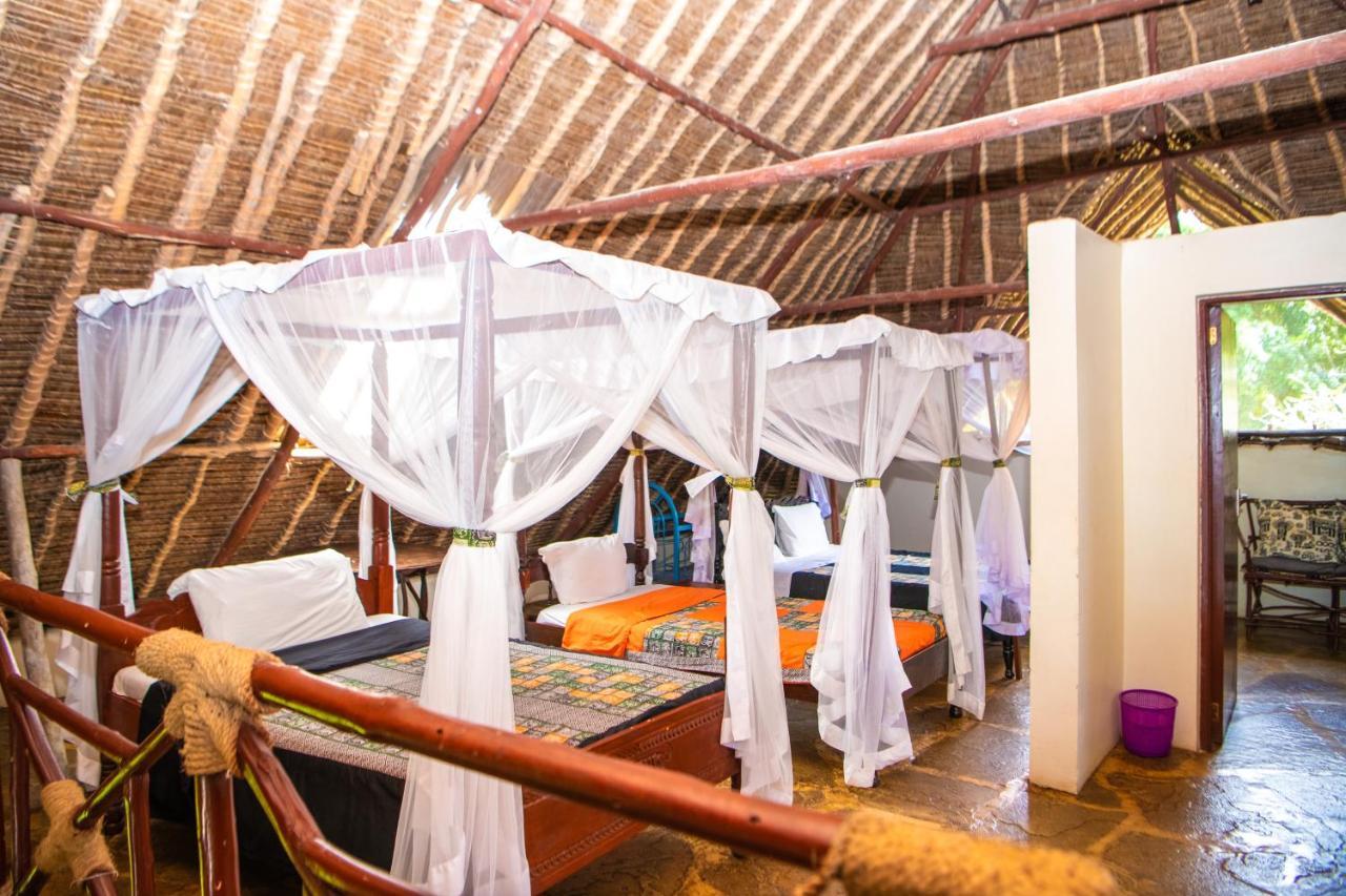 Oasis Diani Beach Villas Esterno foto