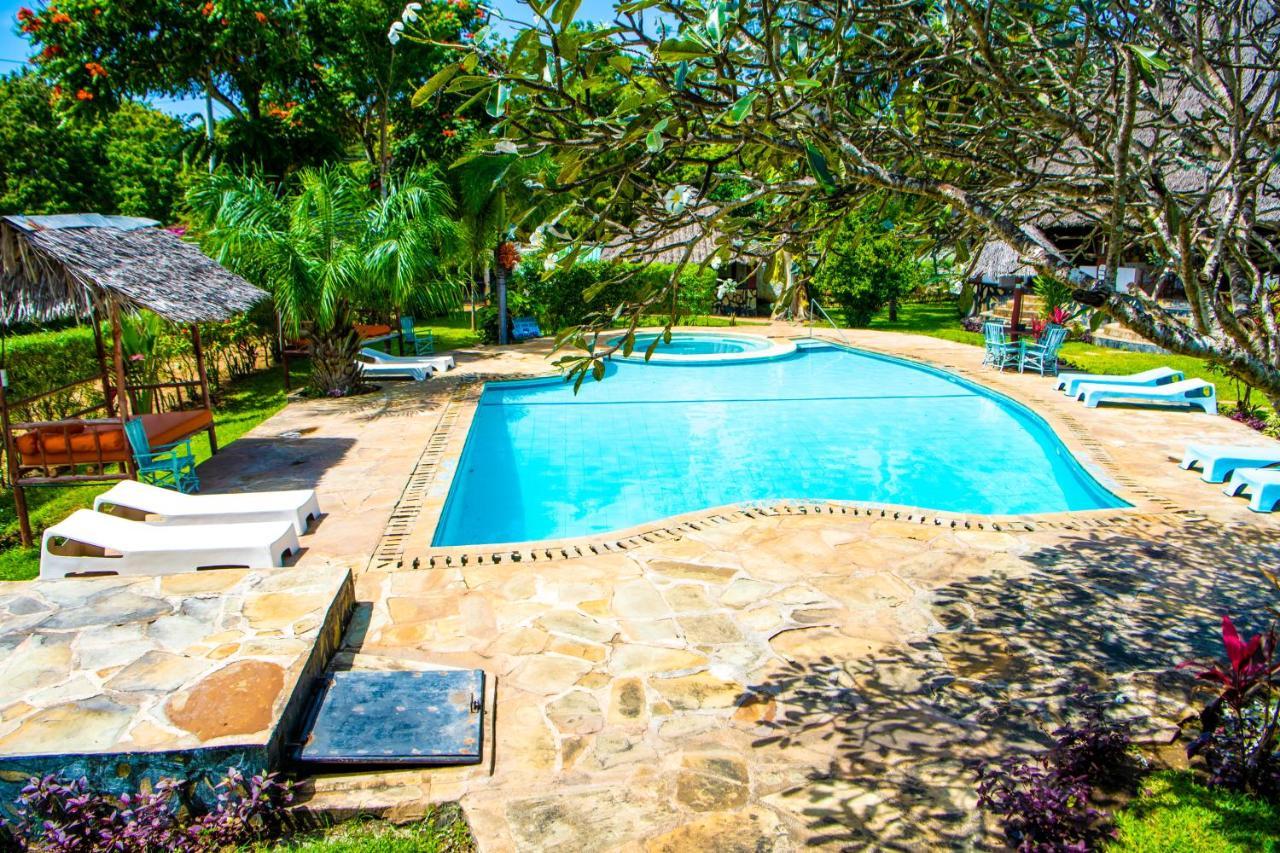 Oasis Diani Beach Villas Esterno foto