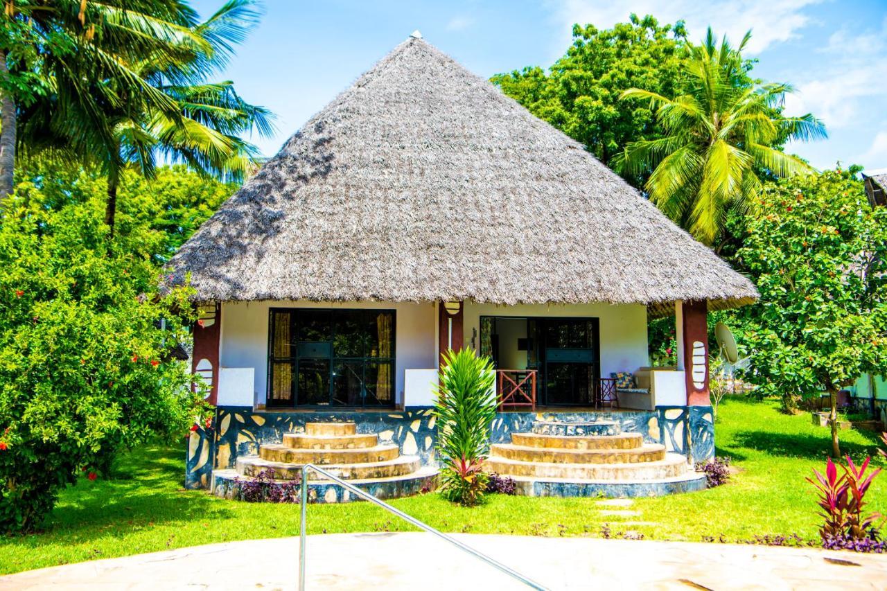 Oasis Diani Beach Villas Esterno foto