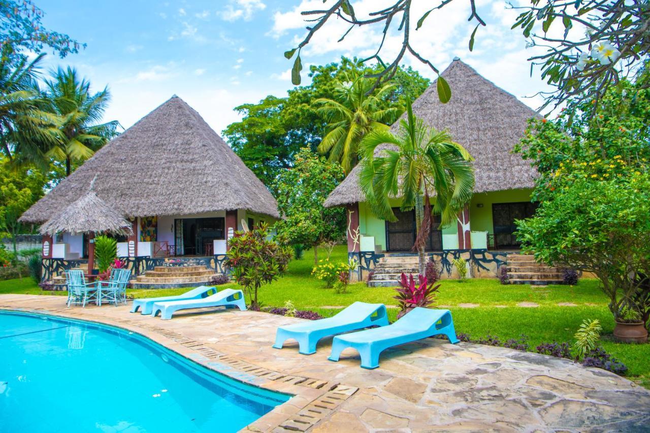 Oasis Diani Beach Villas Esterno foto
