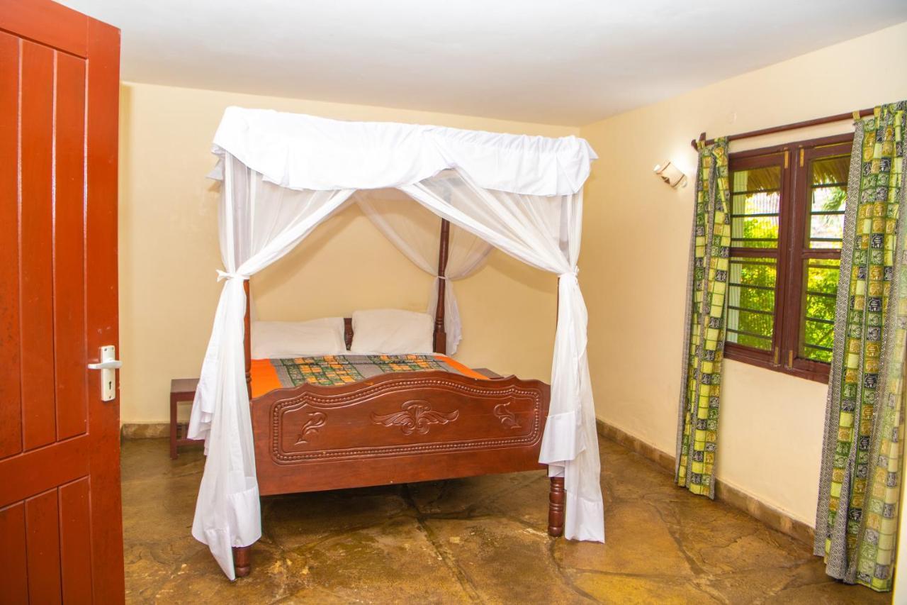 Oasis Diani Beach Villas Esterno foto