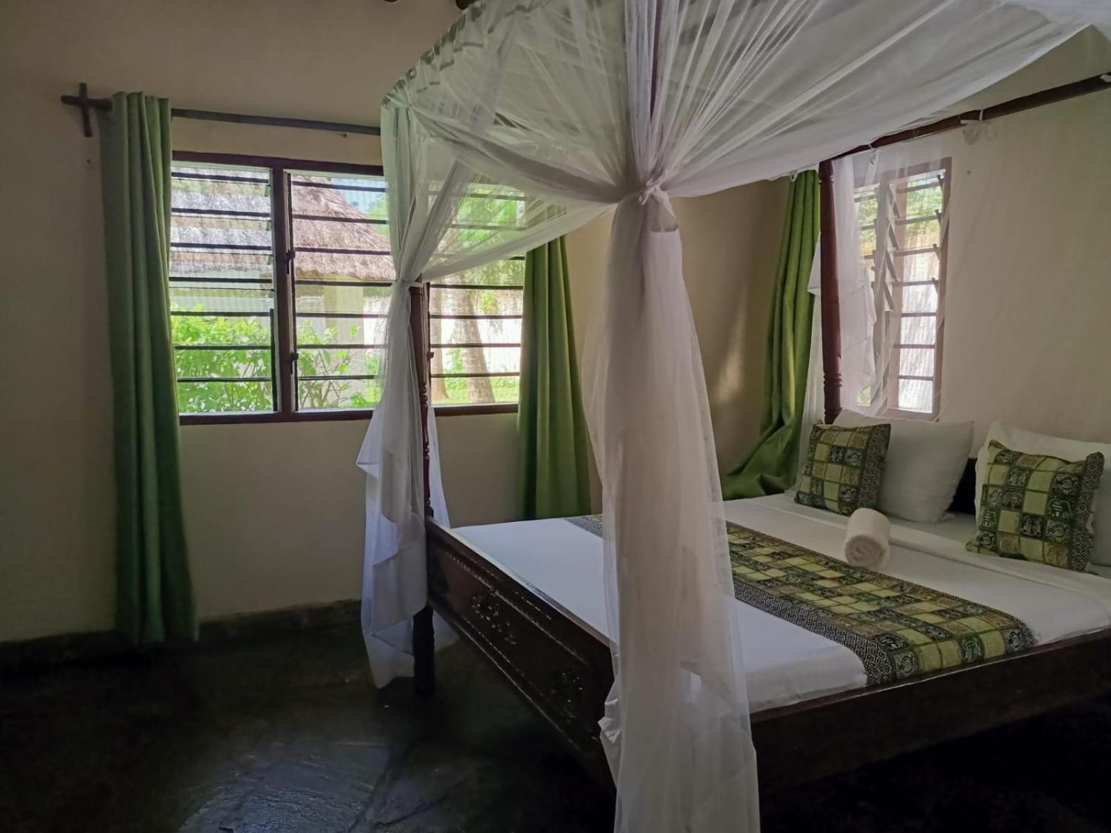 Oasis Diani Beach Villas Esterno foto